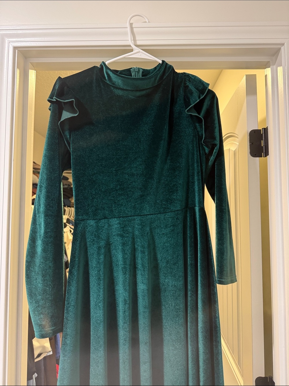 Ivy City Co Emerald Velvet Long-Sleeve Midi Dress